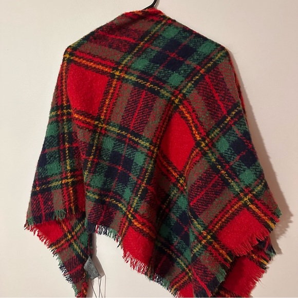 Vince Camuto‎ Red and Green Plaid shawl scarf - Picture 3 of 7
